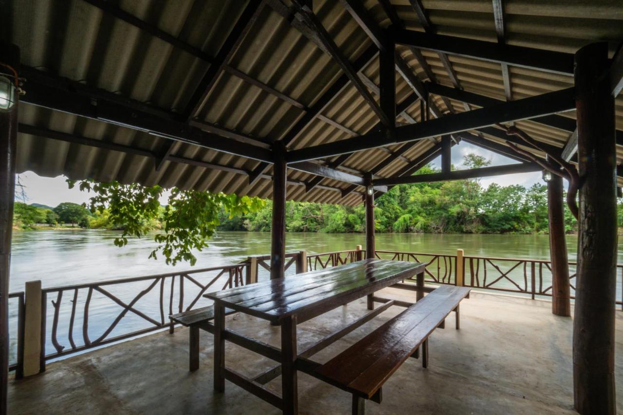 Ratmanee House Hotel Kanchanaburi Exterior photo