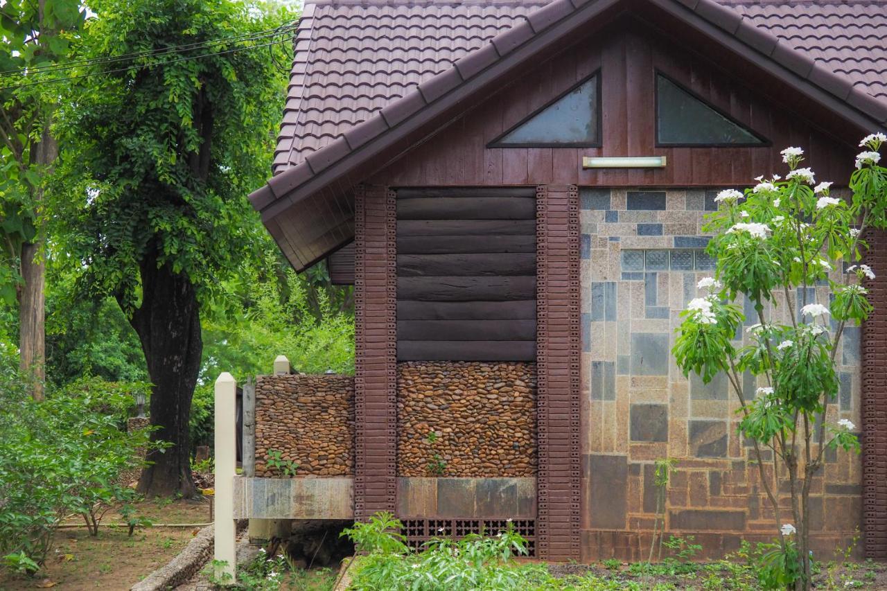 Ratmanee House Hotel Kanchanaburi Exterior photo