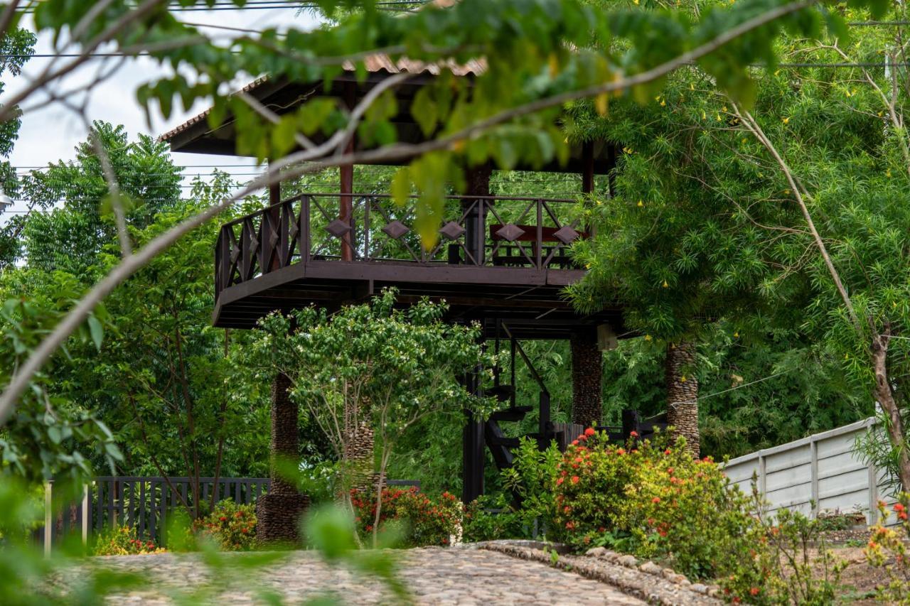 Ratmanee House Hotel Kanchanaburi Exterior photo