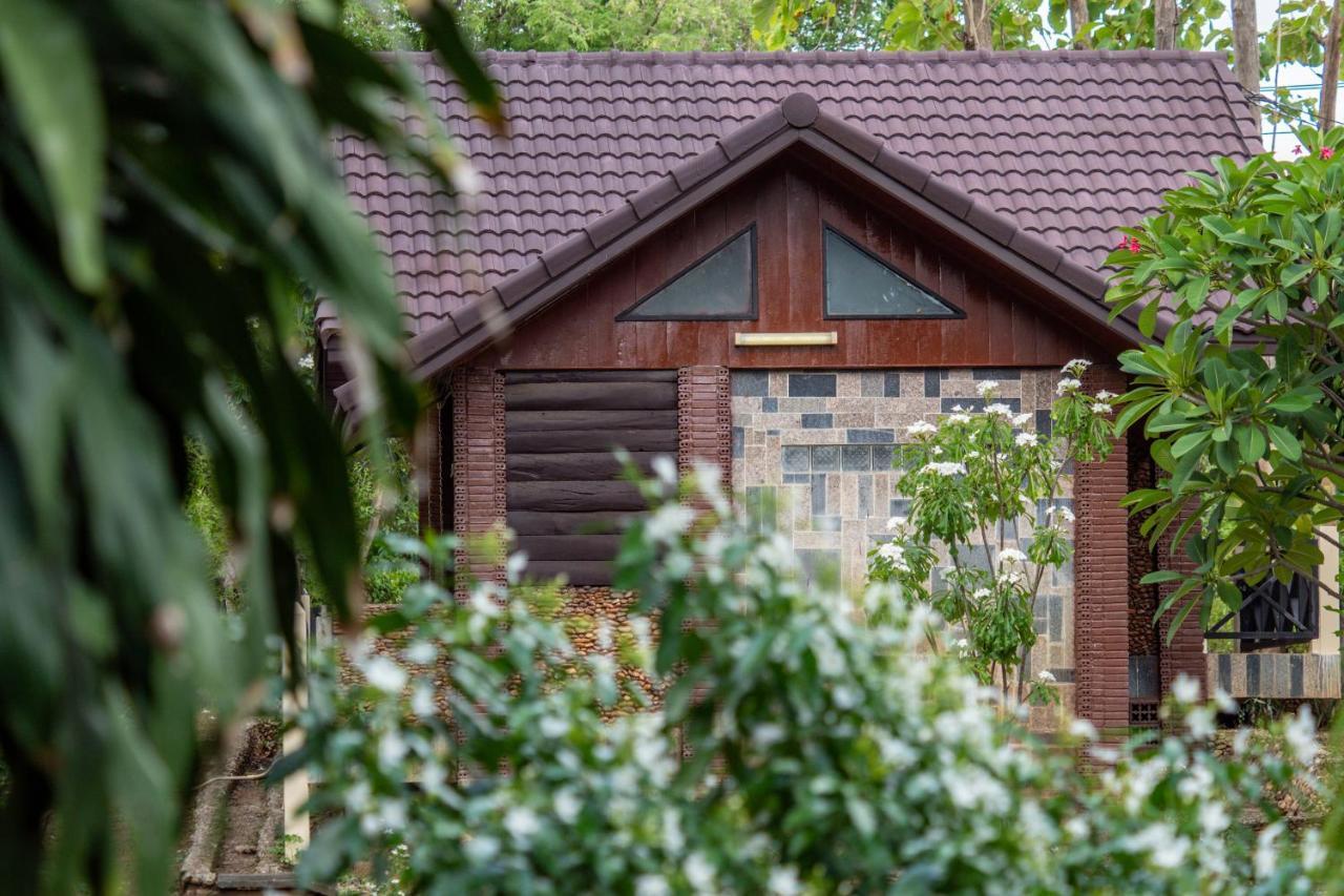 Ratmanee House Hotel Kanchanaburi Exterior photo